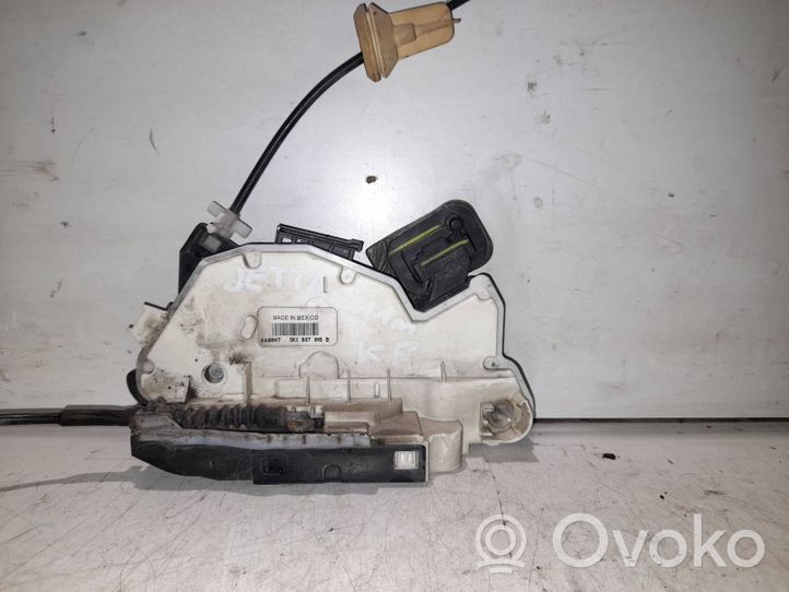 Volkswagen Jetta VI Front door lock 5K1837015B