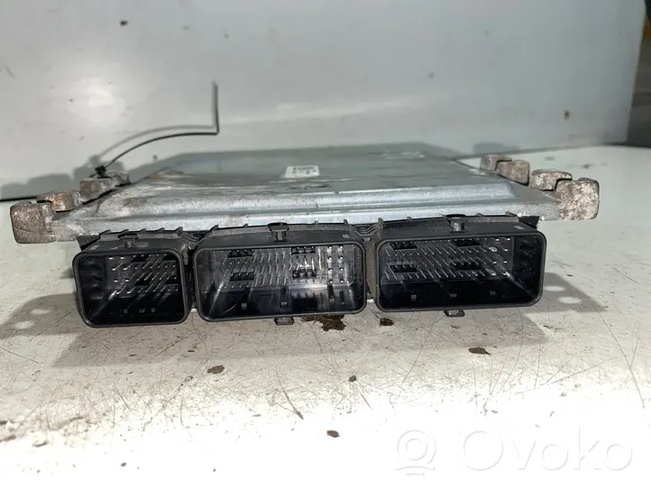 Renault Megane III Sterownik / Moduł ECU 237100777R