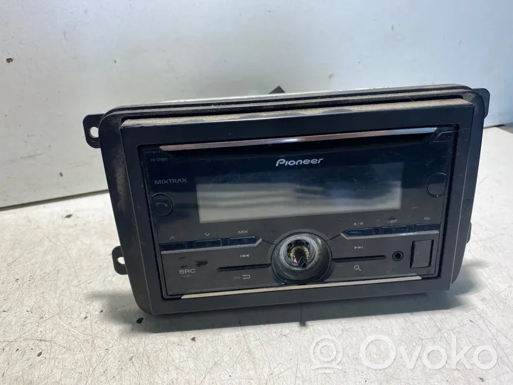 Volkswagen Polo V 6R Radio/CD/DVD/GPS-pääyksikkö 