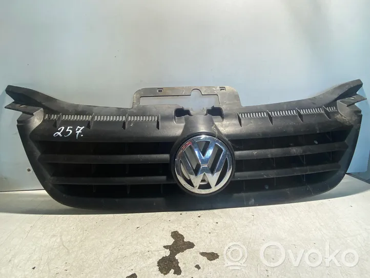 Volkswagen Touran I Etupuskurin ylempi jäähdytinsäleikkö 1T0853651A