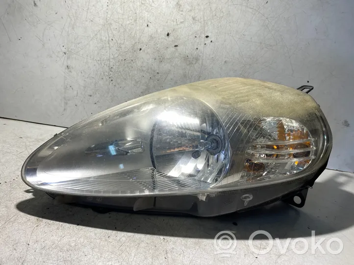 Fiat Grande Punto Lampa przednia 89101387