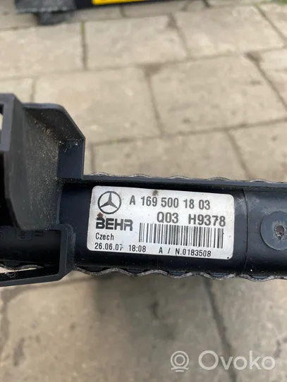 Mercedes-Benz A W169 Jäähdyttimen lauhdutin A1695001803