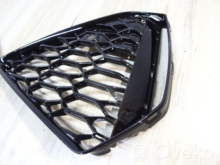 Audi RS6 C8 Grille inférieure de pare-chocs avant 4K8807682D