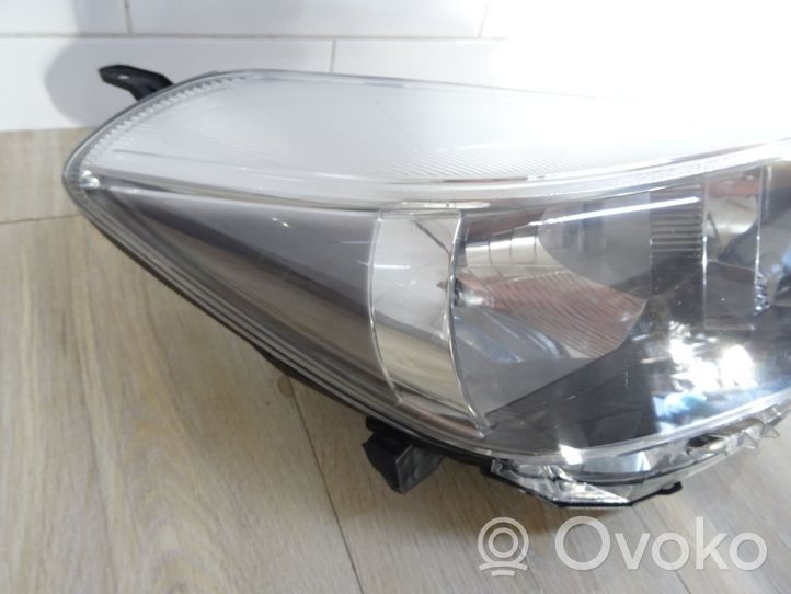 Toyota Yaris Lampa przednia 811300D450