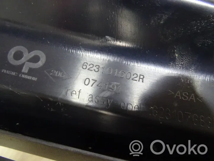 Opel Movano A Griglia superiore del radiatore paraurti anteriore 623101602R