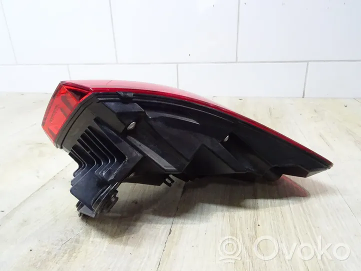 Audi Q3 F3 Lampa tylna 83A945093