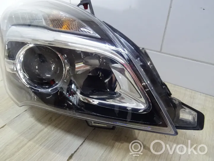 Opel Meriva B Lampa przednia 13372334