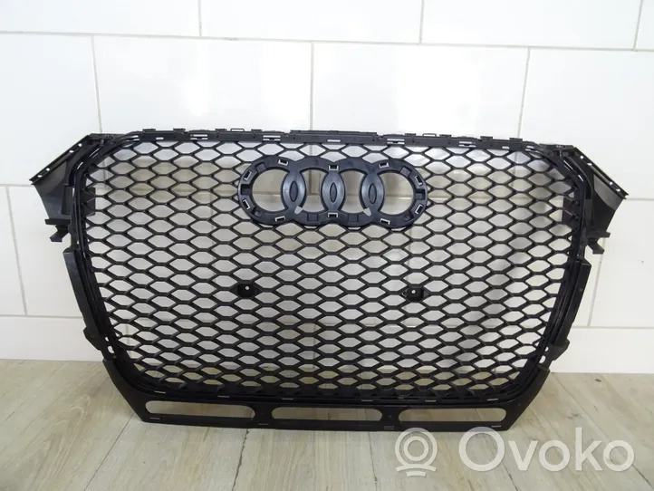 Audi RS4 Etupuskurin ylempi jäähdytinsäleikkö 8K0853651R