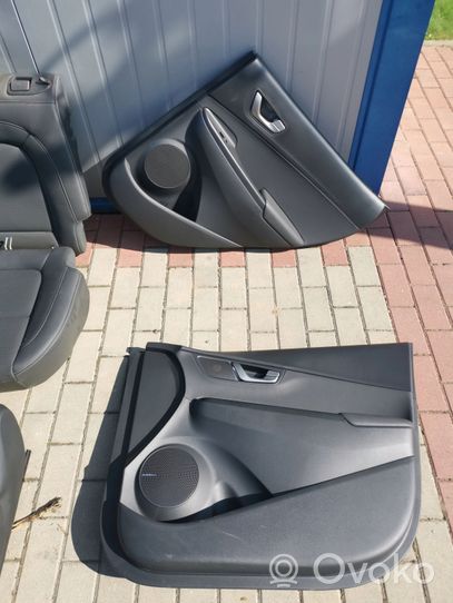 Hyundai Kona I Istuimien ja ovien verhoilusarja 
