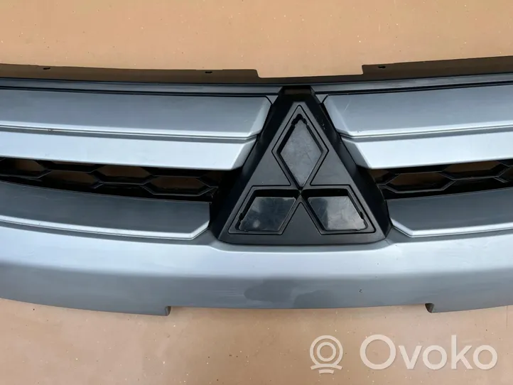 Mitsubishi L200 Atrapa chłodnicy / Grill 