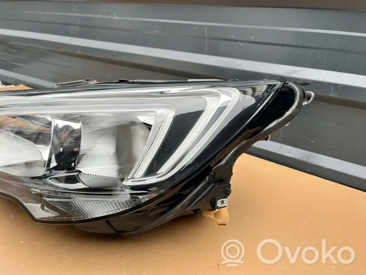 Opel Crossland X Lampa przednia 