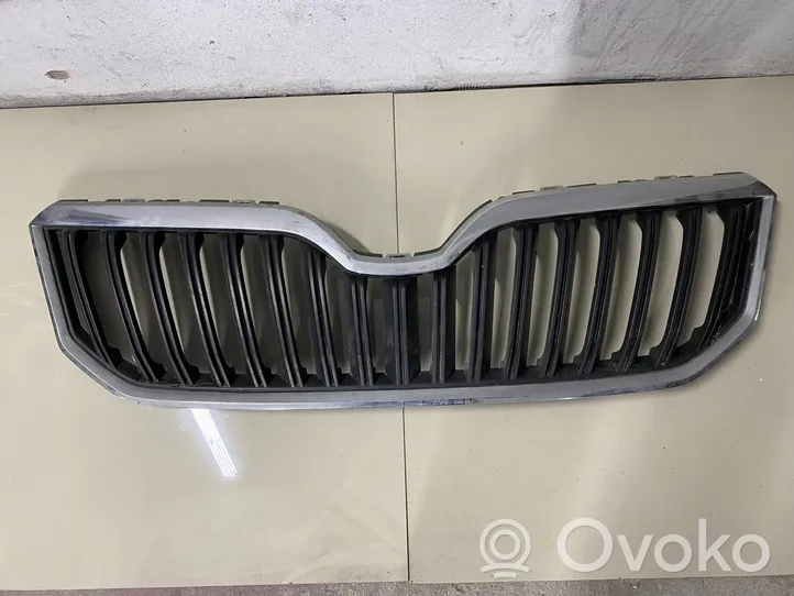 Skoda Yeti (5L) Maskownica / Grill / Atrapa górna chłodnicy 5l0853668b