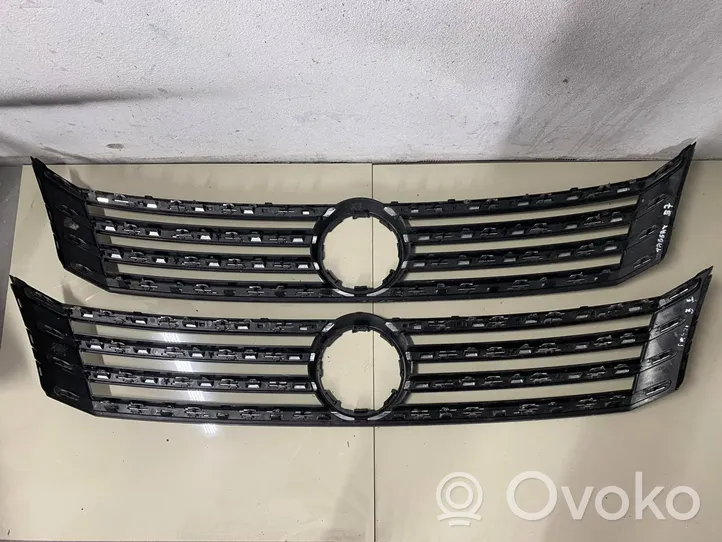 Volkswagen PASSAT B7 Grille calandre supérieure de pare-chocs avant 3AA853655