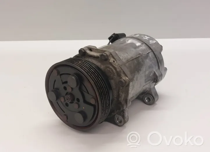 Volkswagen Golf IV Ilmastointilaitteen kompressorin pumppu (A/C) 8FK351125-751