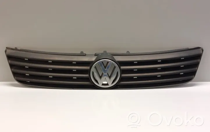 Volkswagen PASSAT B5 Grotelės priekinės 3B0853653C