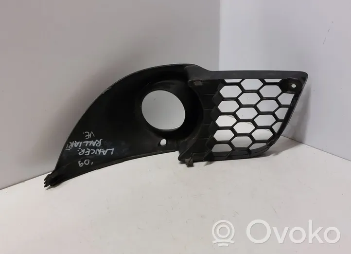 Mitsubishi Lancer X Grille inférieure de pare-chocs avant 8321A123