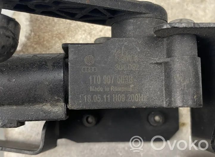 Volkswagen PASSAT B7 Rear air suspension level height sensor 1K0941273N