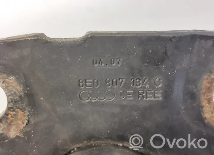 Audi A4 S4 B7 8E 8H Belka zderzaka przedniego 8E0807109J