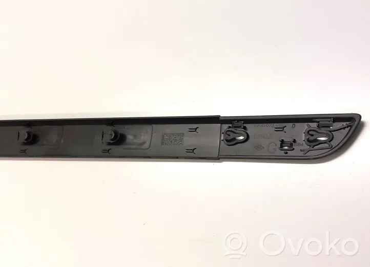 Renault Megane II Front door trim (molding) 8200073469