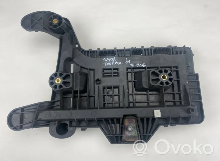 Volkswagen Touran II Battery tray 1K0915333