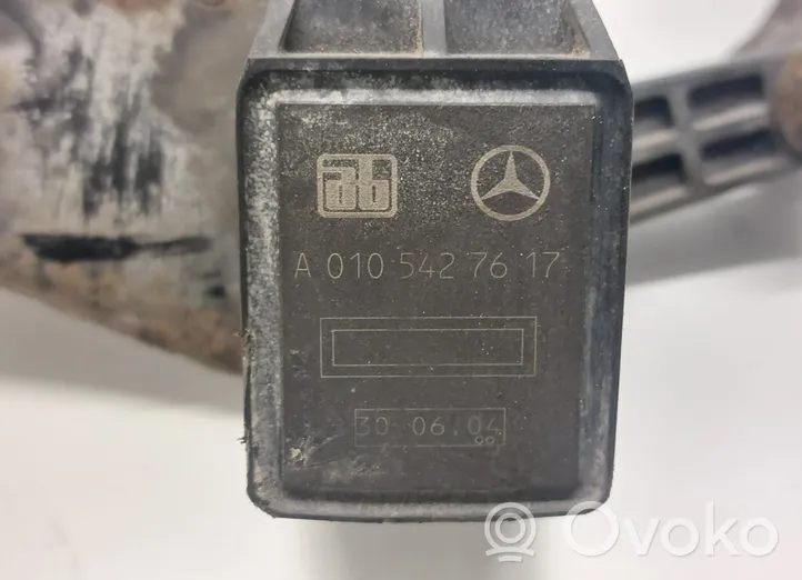 Mercedes-Benz Vito Viano W639 Aizmugurē balstiekārtas augstuma sensors A0105427617