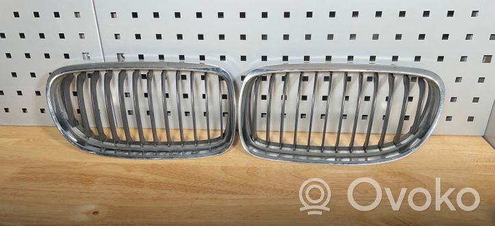 BMW 3 E90 E91 Maskownica / Grill / Atrapa górna chłodnicy 7201968