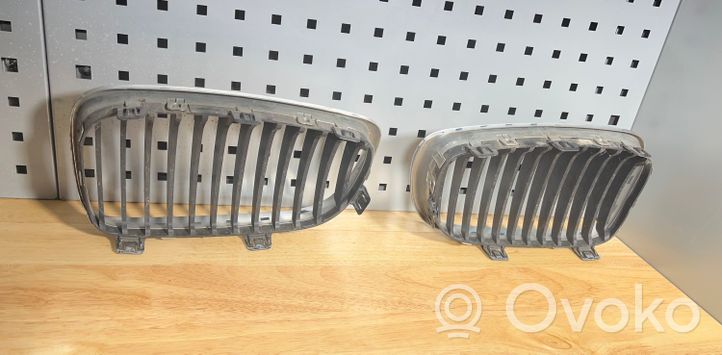 BMW 1 E81 E87 Maskownica / Grill / Atrapa górna chłodnicy 7179655