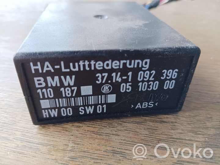 BMW X5 E53 Sterownik / Moduł tylnego zawieszenia pneumatycznego 1092396