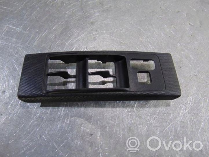 Toyota Corolla Verso E121 Ramka przycisków otwierania szyby drzwi przednich 