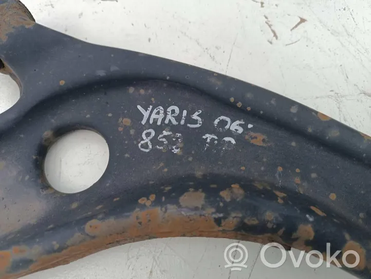 Toyota Yaris Querlenker vorne 