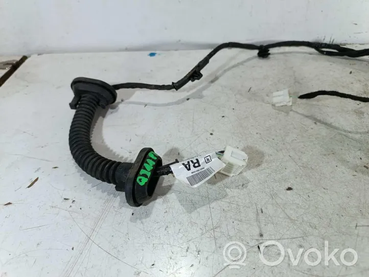 Nissan Qashqai Cableado de puerta trasera 24126HV00A