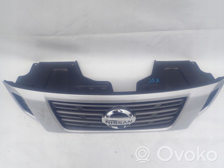 Nissan NP300 Grille calandre supérieure de pare-chocs avant 623104KJ1B