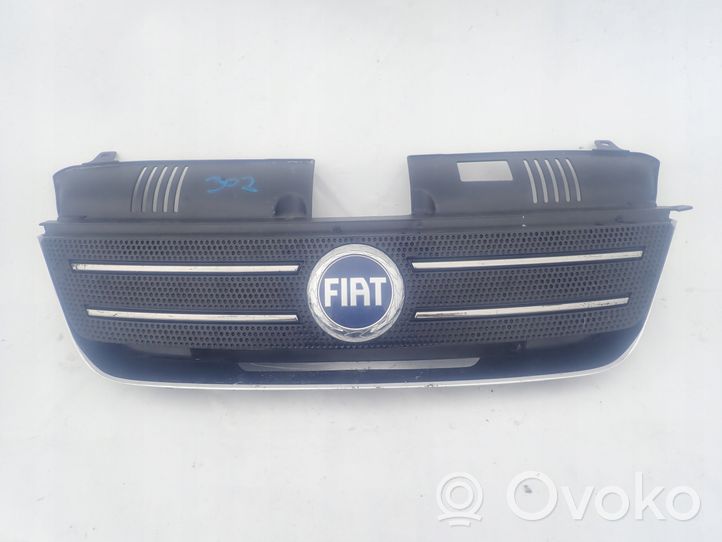 Fiat Idea Grille calandre supérieure de pare-chocs avant 735357980