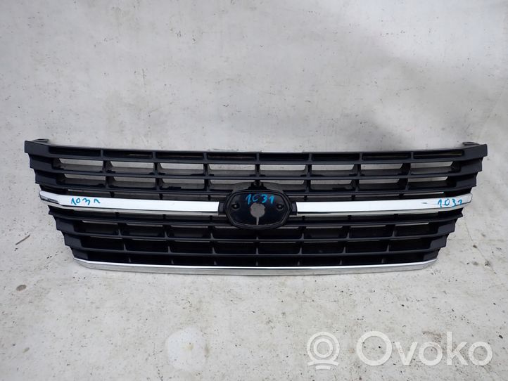 Toyota Hiace (H200) Grille calandre supérieure de pare-chocs avant 5311126380