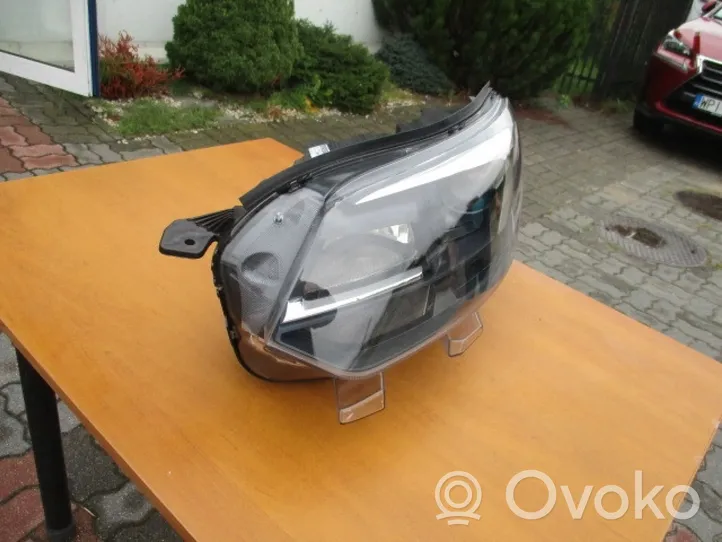 Opel Vivaro Headlight/headlamp 