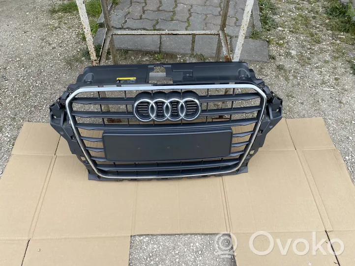 Audi A3 8Y Передняя решётка 8V5853651