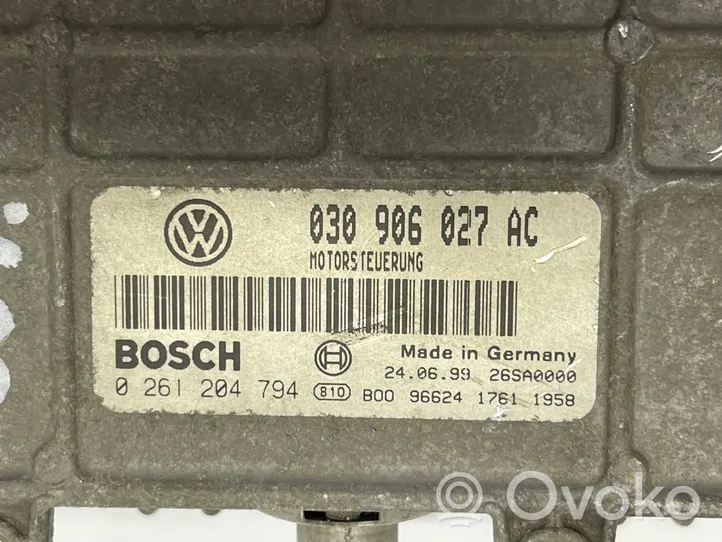 Volkswagen Polo III 6N 6N2 6NF Moottorin ohjainlaite/moduuli 0261204794