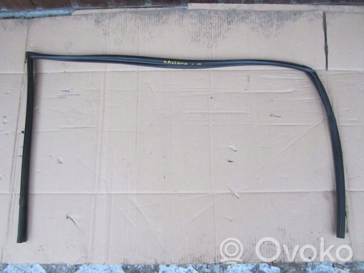 Hyundai Sonata Rubber seal front door window/glass 