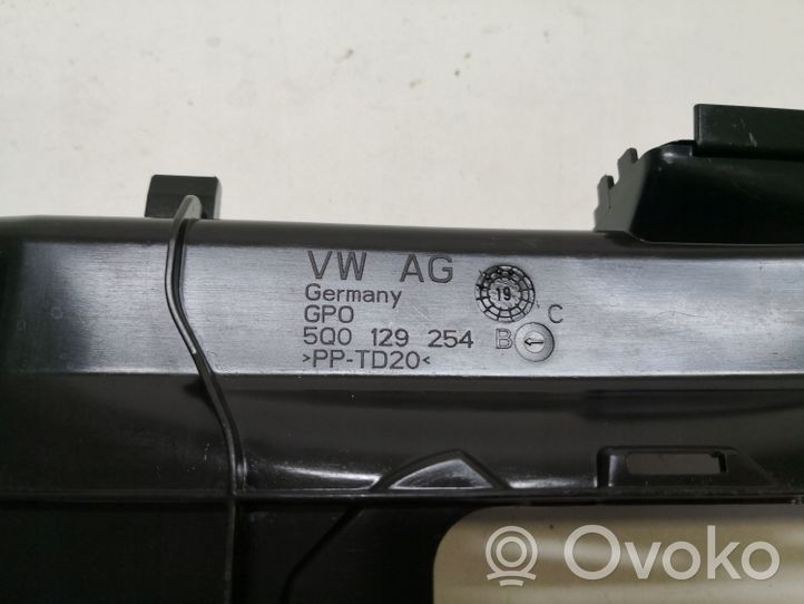 Volkswagen Golf VII Радиатор воздушного канала / канала 5Q0129254B