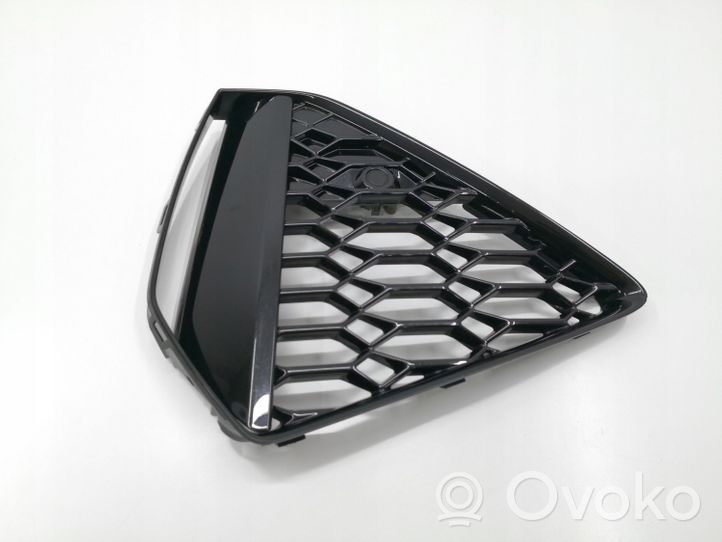 Audi RS6 C8 Etupuskurin alempi jäähdytinsäleikkö 4K8807682D