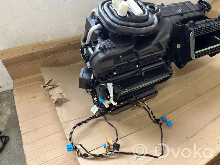 Volkswagen Golf VIII Pečiuko ventiliatorius/ putikas 5WB816001B