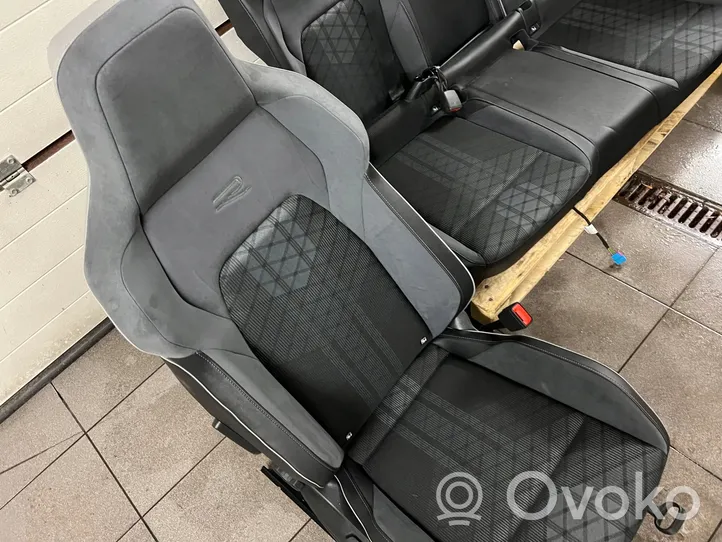 Volkswagen Golf VIII Seat set 