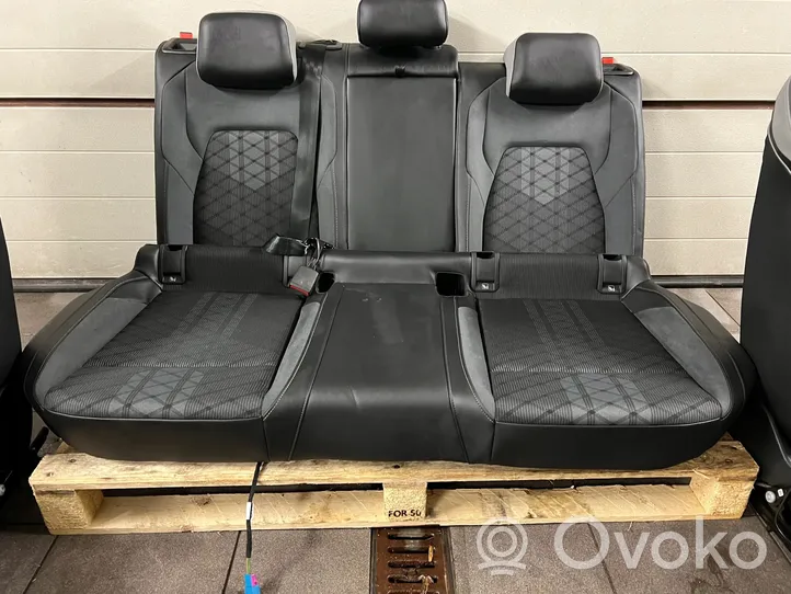 Volkswagen Golf VIII Seat set 