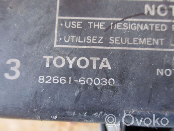 Toyota Land Cruiser (HDJ90) Skrzynka bezpieczników / Komplet 8266160030