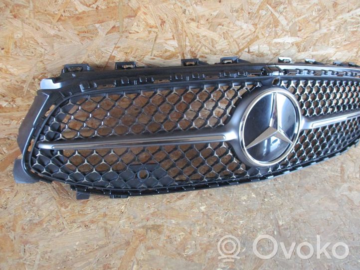 Mercedes-Benz CLA C118 X118 Grille calandre supérieure de pare-chocs avant A1188883800