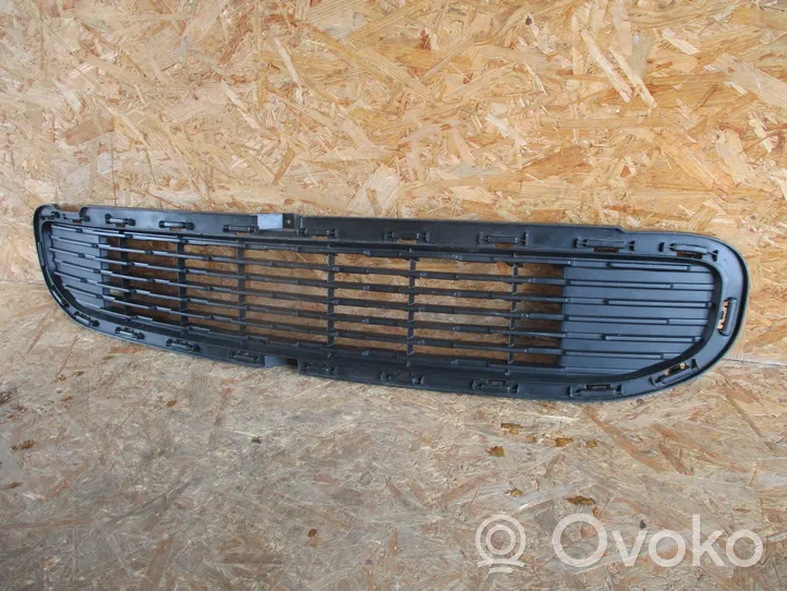 Renault Twingo III Front bumper lower grill 622546033R