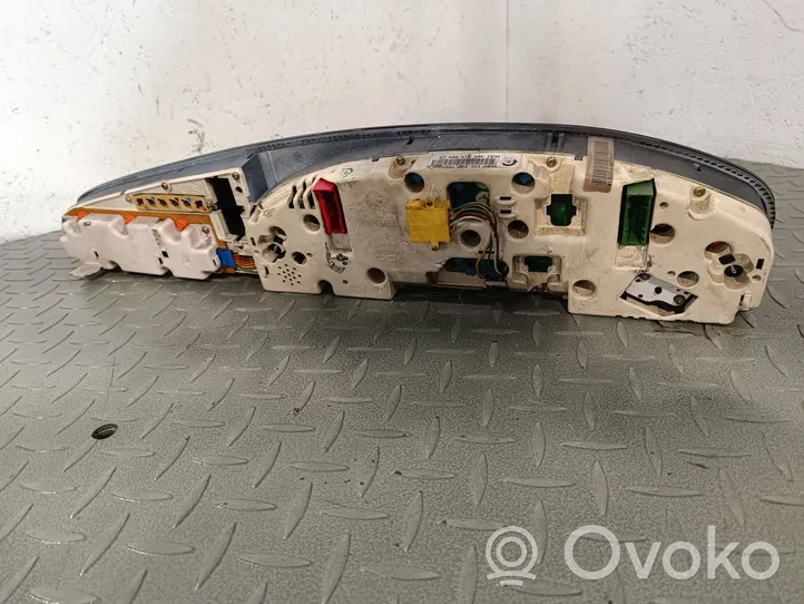 Audi A6 S6 C4 4A Speedometer (instrument cluster) 