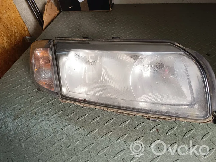 Volvo S80 Lampa przednia 