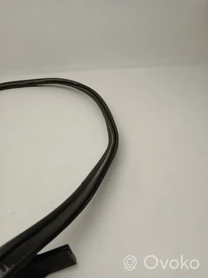 670033499 Maserati Levante Engine compartment rubber, 30.00 € | RRR 