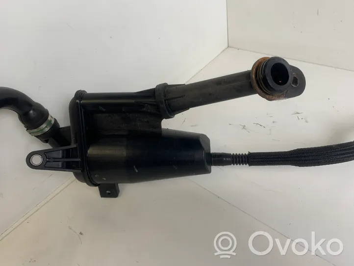 Saab 9-3 Ver2 Odpowietrznik / Separator oleju 70349918